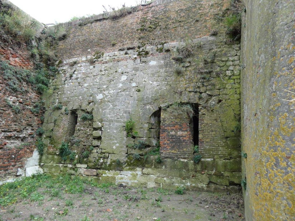 rammekens muur met bogen