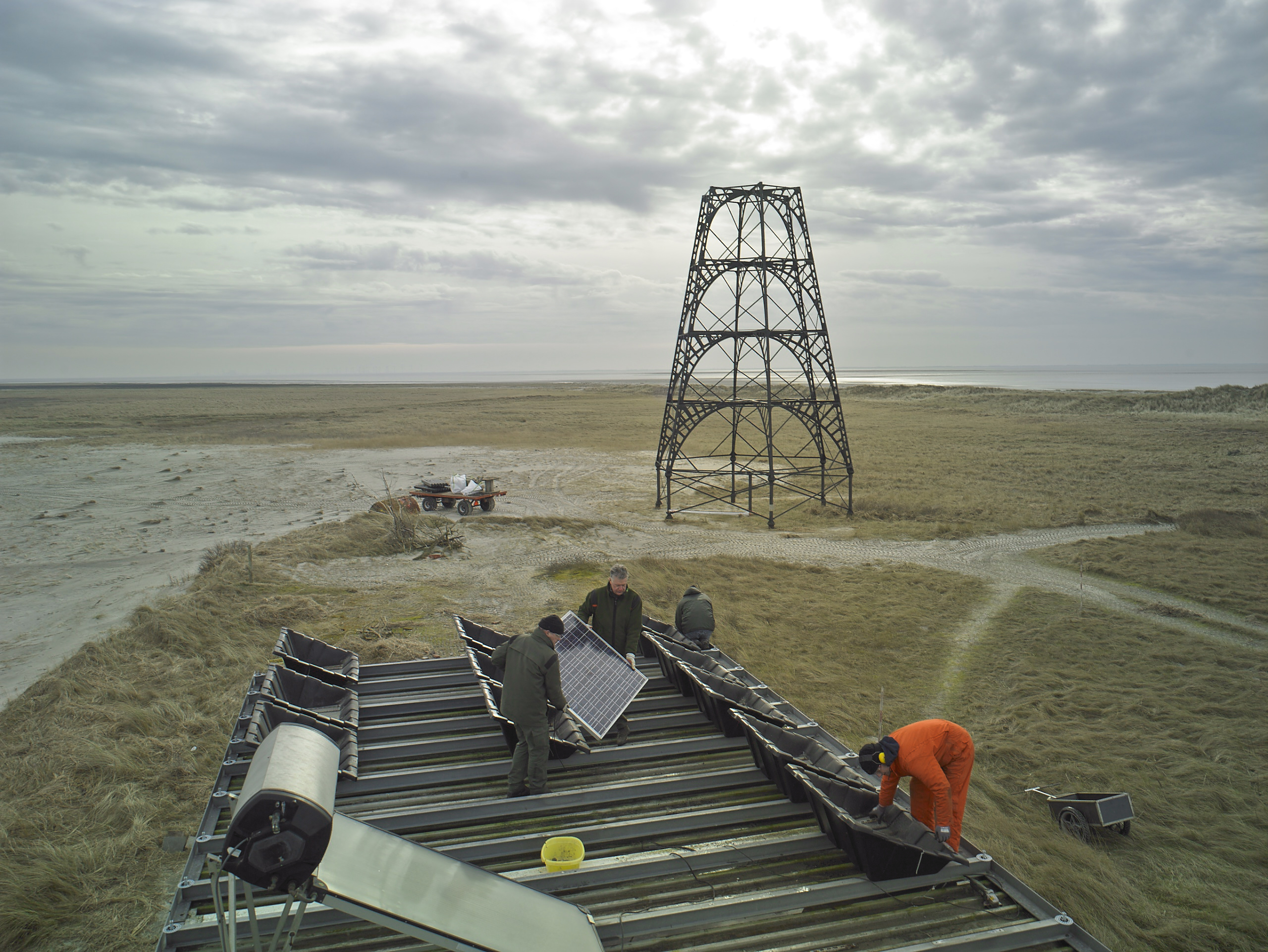 Uitkijk op de werkzaamheden aan de zonnepanelen. Foto: Staatsbosbeheer, Rob de Wind